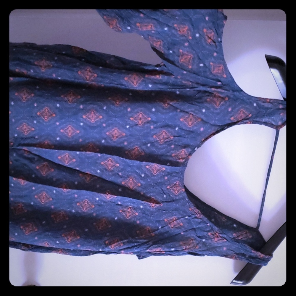 Tank top with off the shoulder sleeves